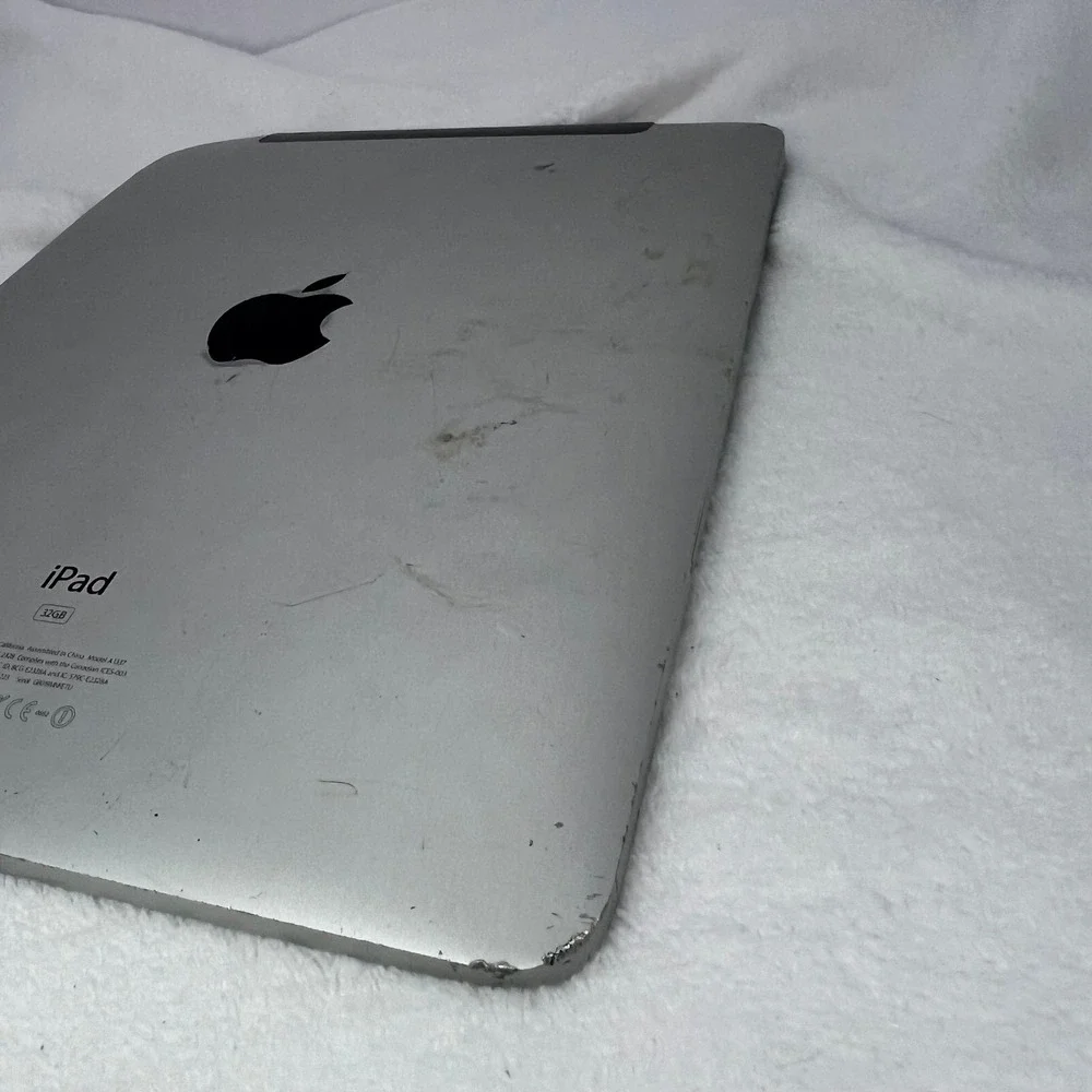 Apple iPad 1st Gen Tablet 32GB Silver Fair Broken For Parts A1337 WiFi 3G Tech